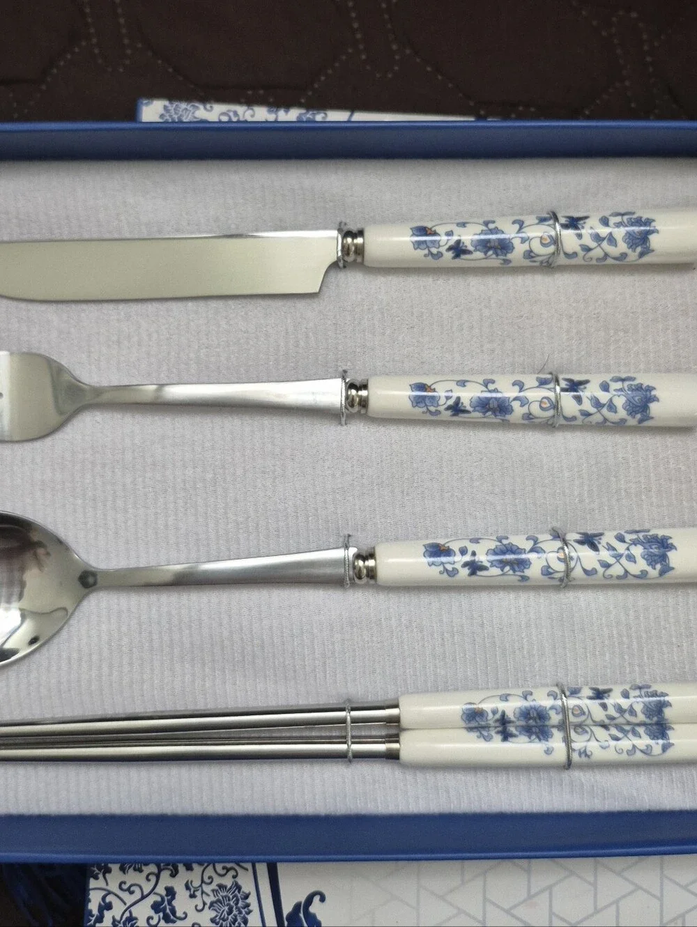 Chinese Blue & White Handle Porcelin Sushi Set -Vintage-pre-2000. New, In Box.